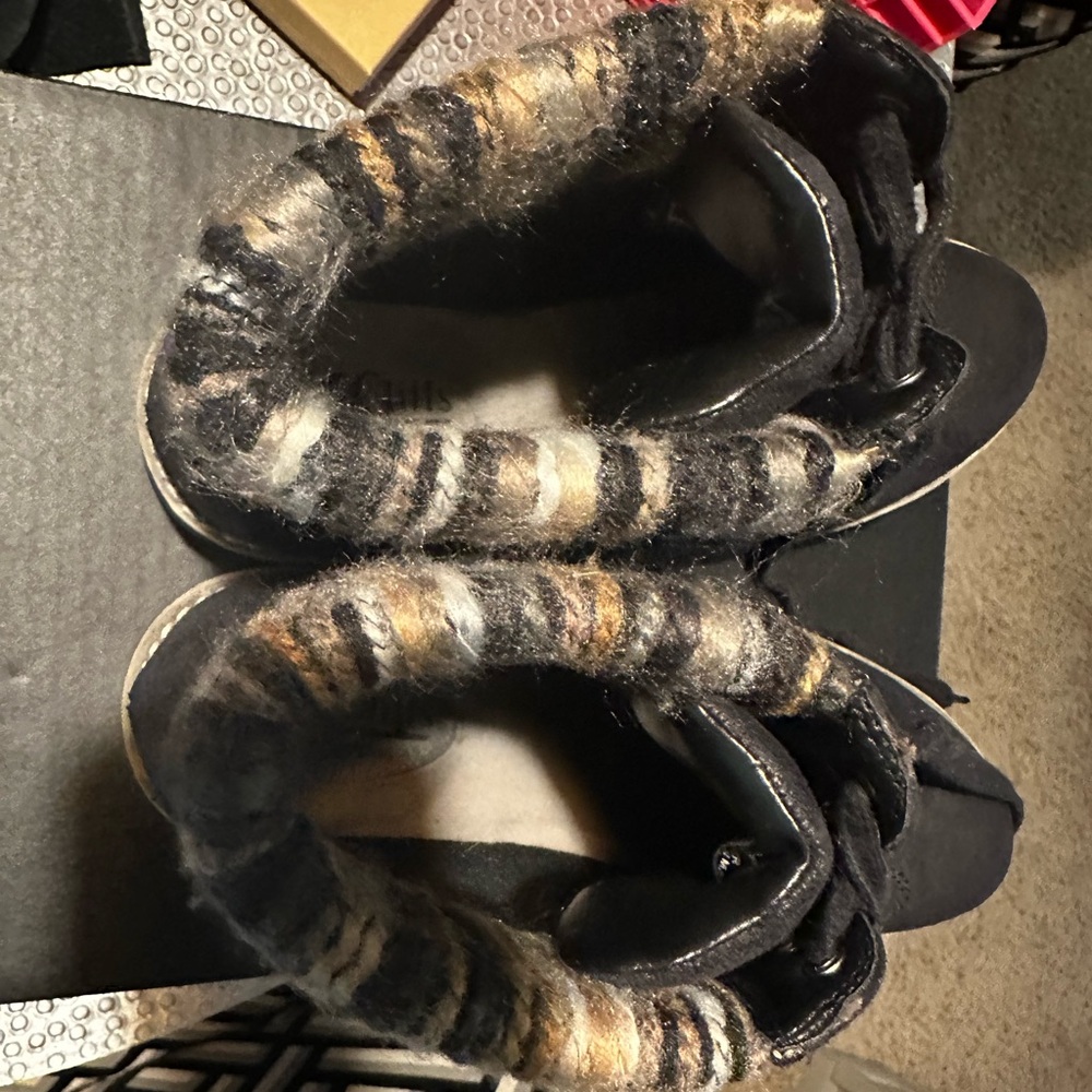 Cliffs by White Mountain ankle boots. Black with striped lining. Size 8.